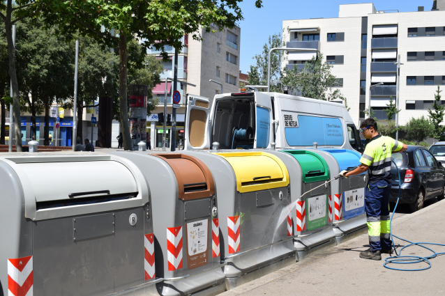 Viladecans inicia la renovació de 1.300 contenidors de residus de la ciutat